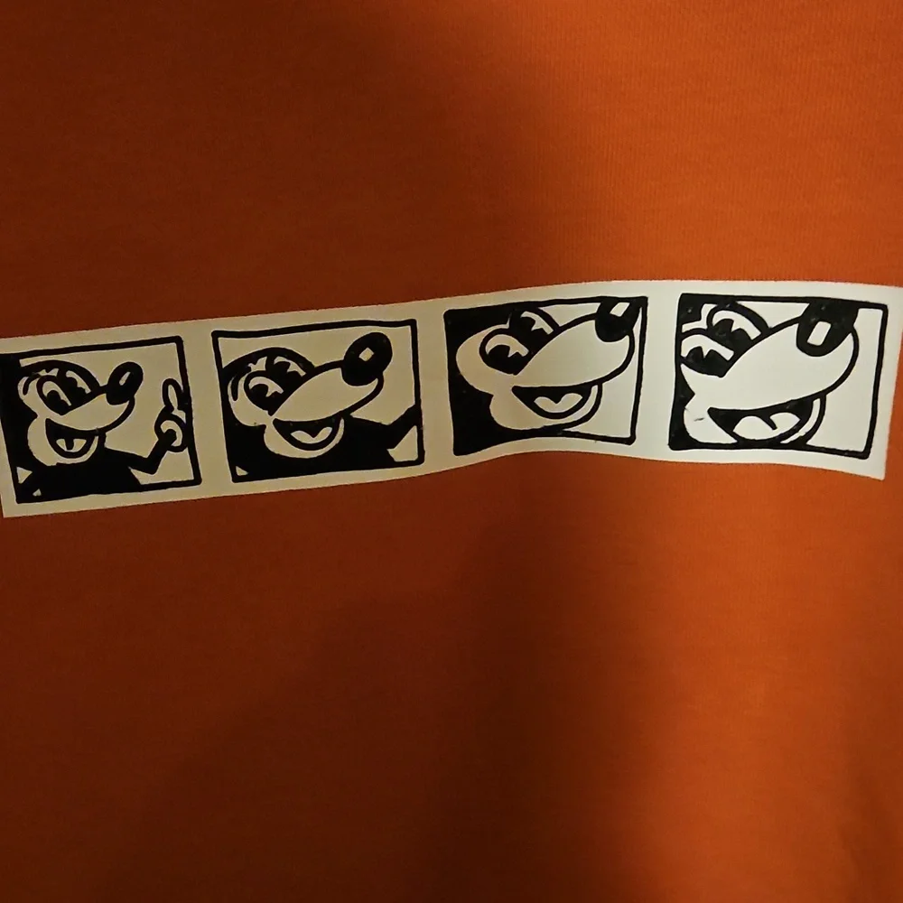 Uniqlo UT Disney Mickey Mouse x Keith Haring sweatshirt  - Picture 2 of 5